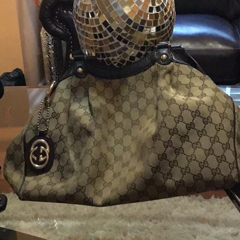 Gucci vintage. Beige and Brown. Medium size.